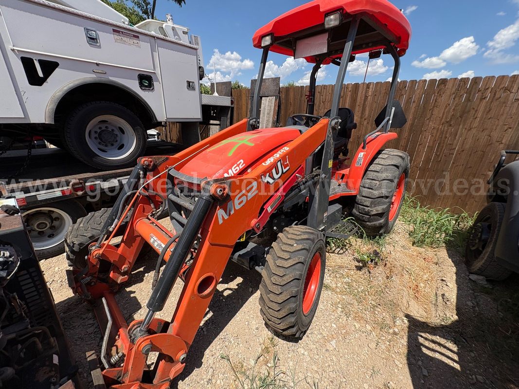 2017 Kubota M62 Tractor