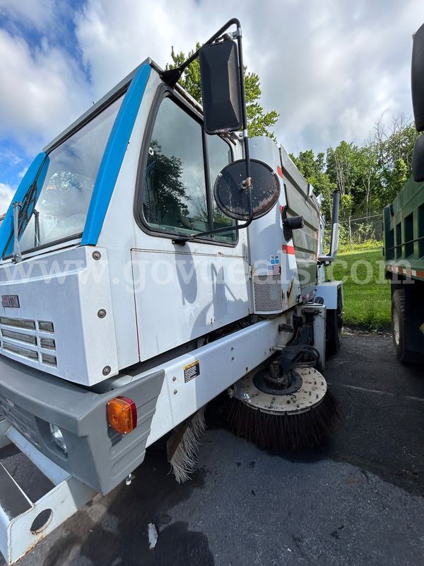 2000 Johnston 3000 Street Sweeper VIDEO!!!