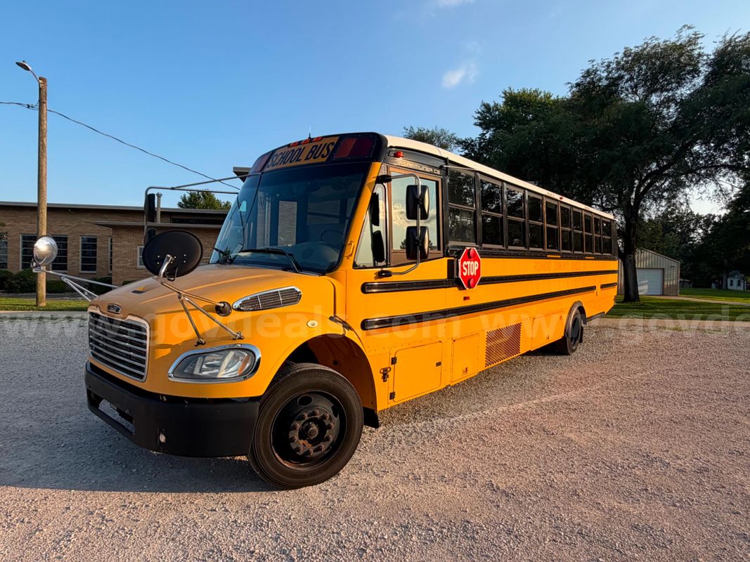 2013 Freightliner B2 SCHOOL BUS HANDICAP CUMMINS DIESEL