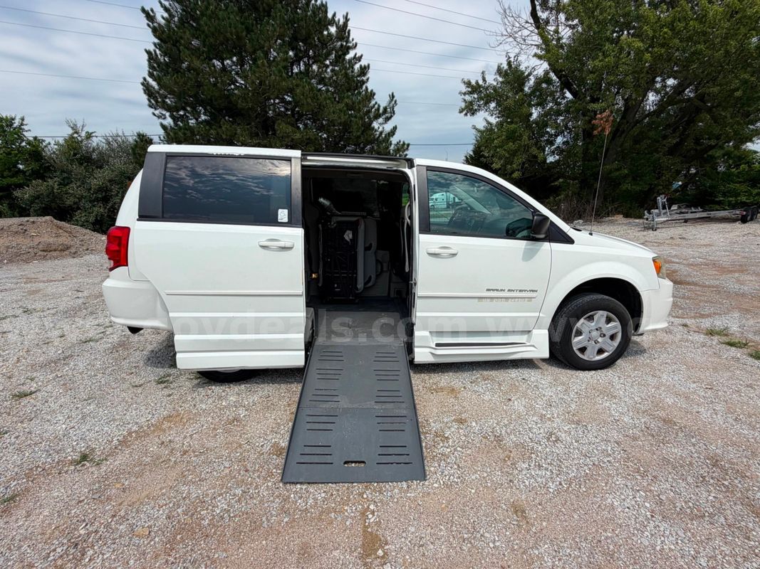 2011 Dodge Grand Caravan Braun Entervan Handicap Wheelchair mini van