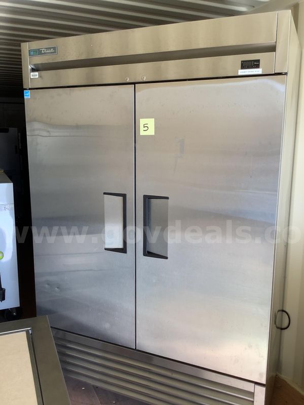 True reach-in freezer