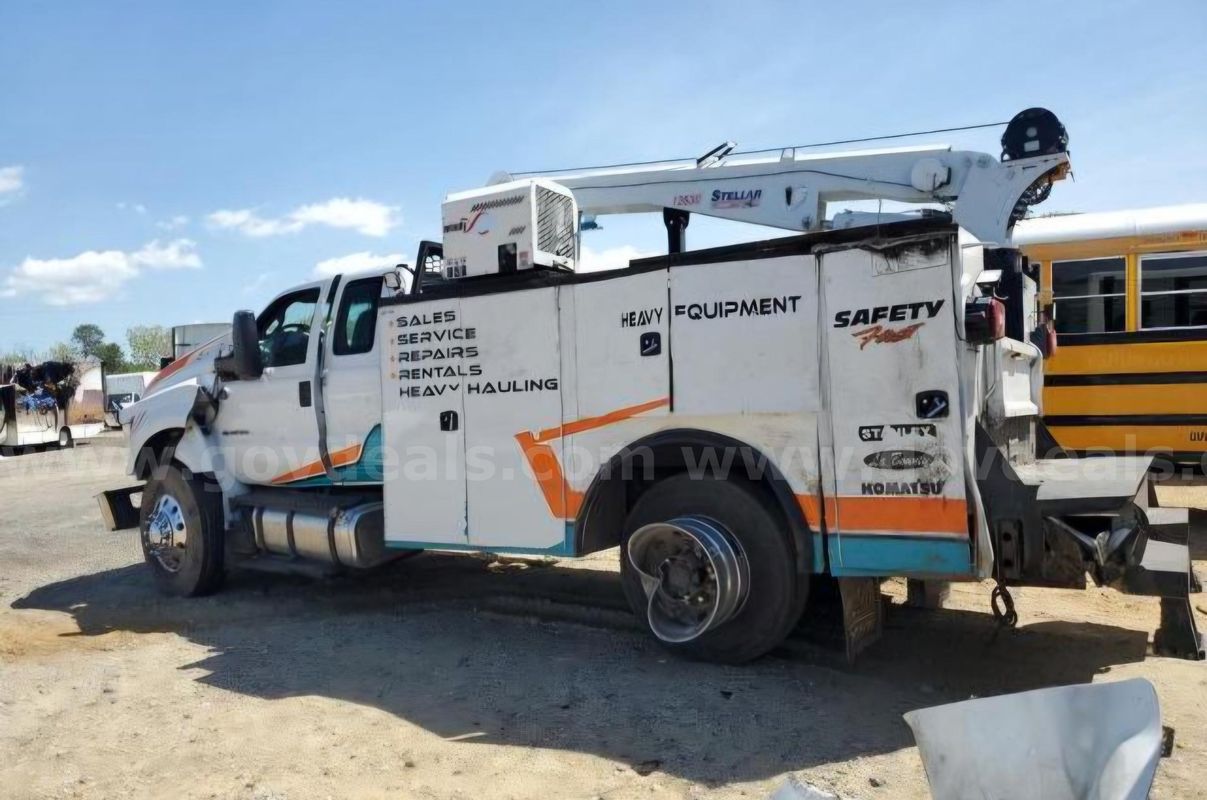 2023 F750 Service Truck (w/ Crane)