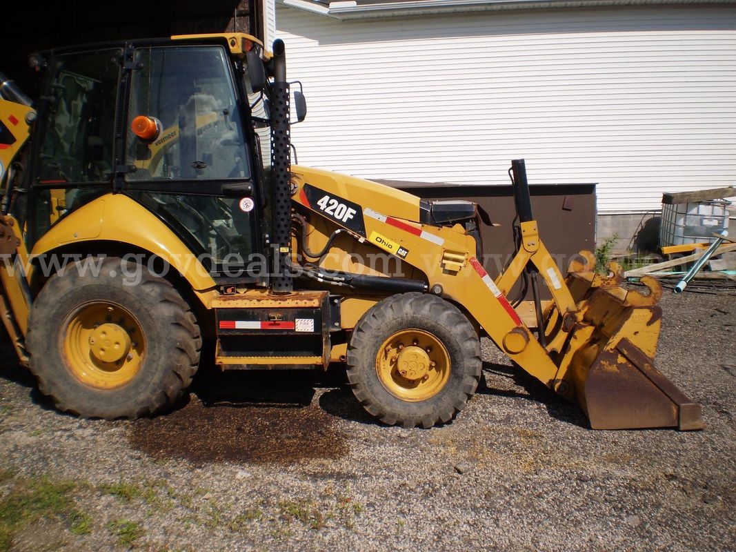 2012 CAT 420 Backhoe w/ 5 Buckets