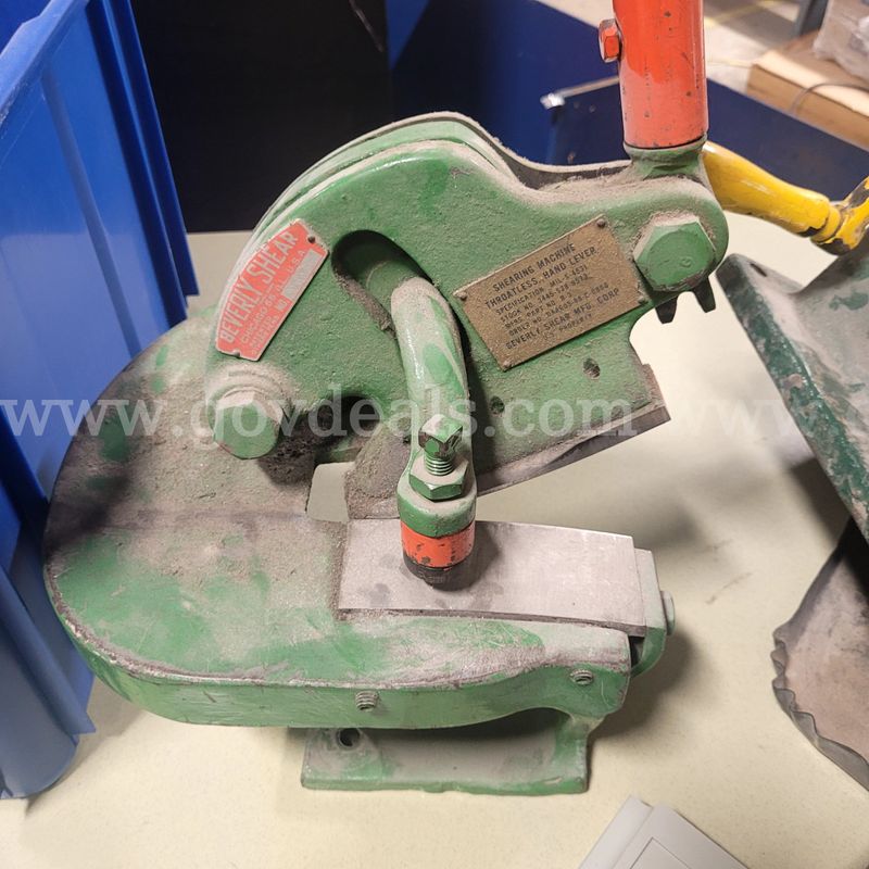 Beverly Throatless Shearing Machine