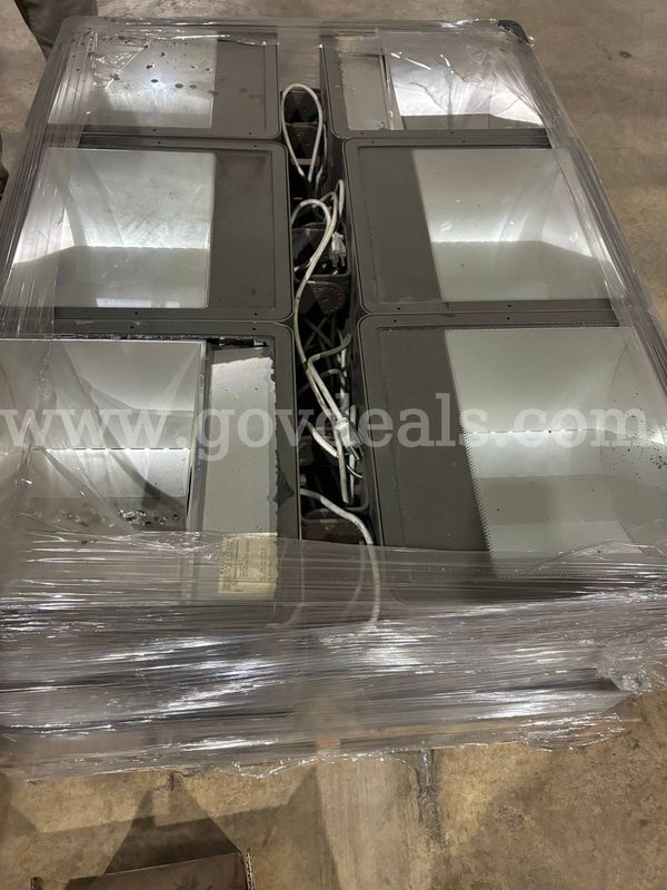 Pallet of commercial lights