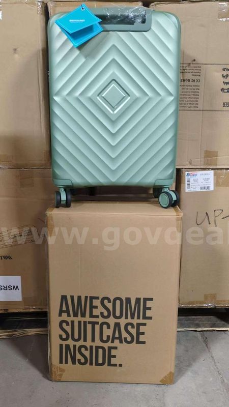 SHIPPING AVAILABLE BRAND NEW Green 20 inch Luggage (SU-05)
