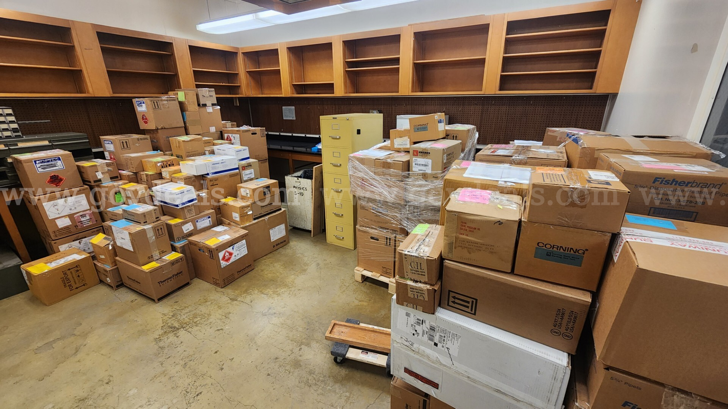 Lot of Glassware, Plasticware, and Related Items