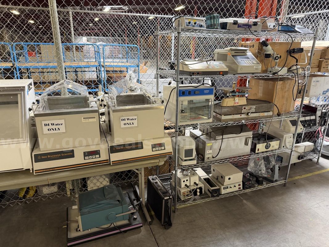 Lot of misc lab equipment