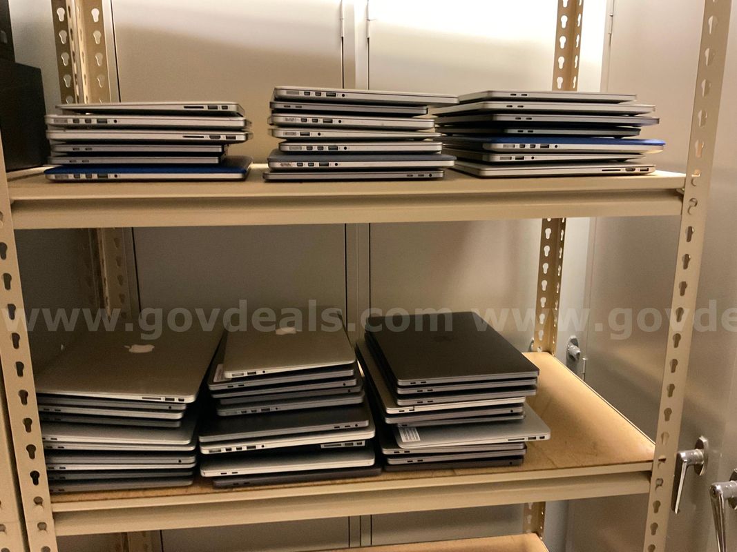 Lot of Apple MacBooks