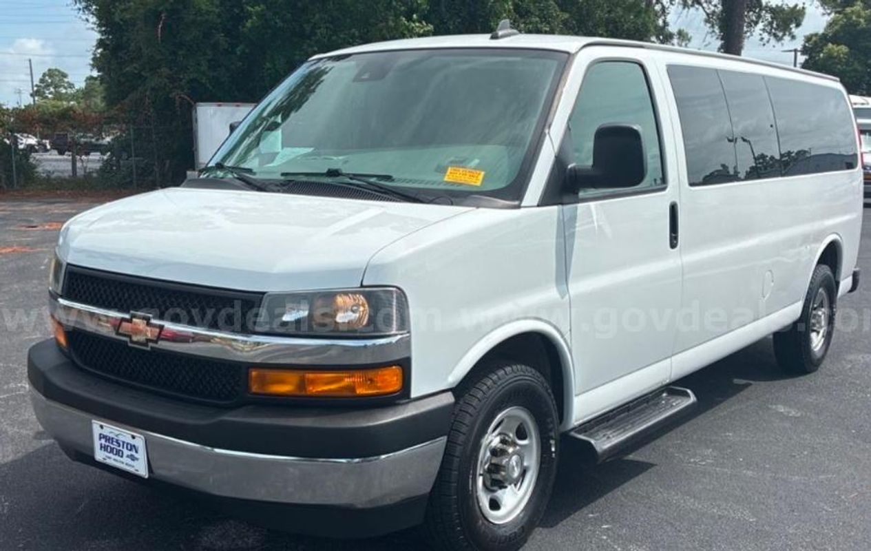2019 Chevrolet Express 12 passenger van no reserve listing