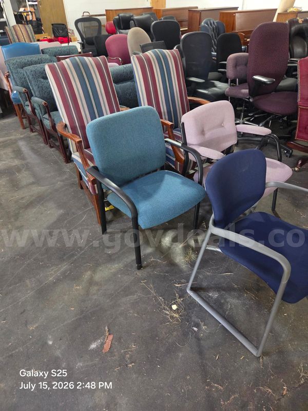 1 Lot 25 Statinary Office Chairs