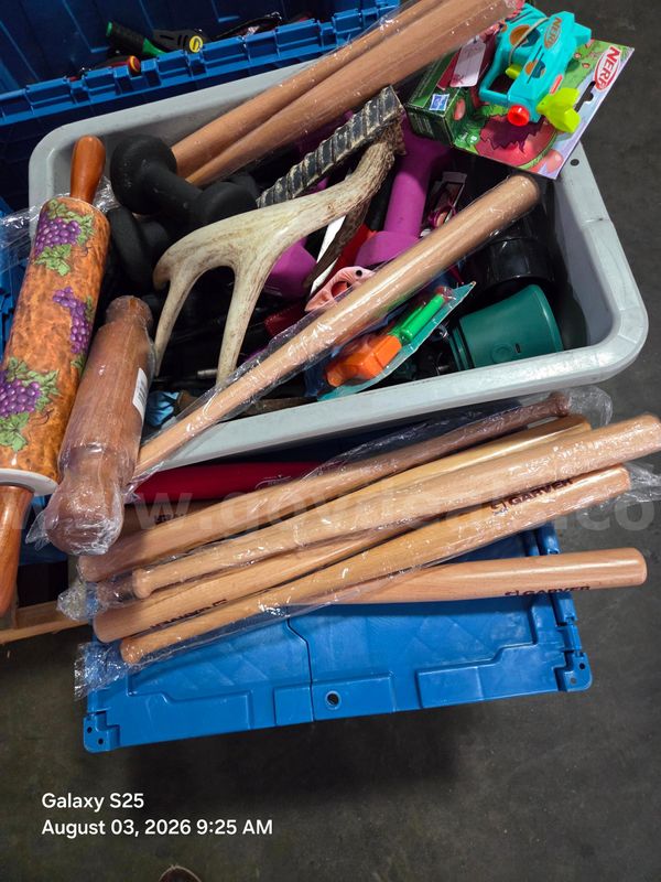 1 LOT OF CONFISCATED ITEMS KNIVES,TOOLS ETC.