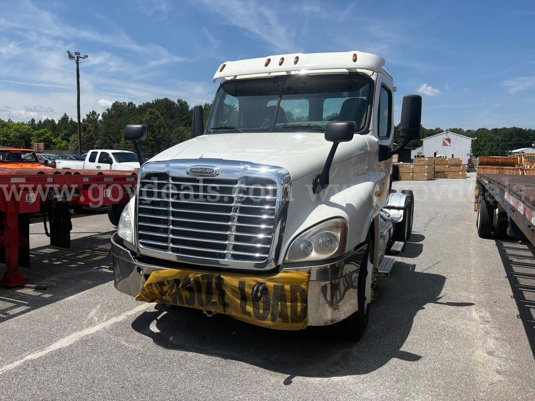 2014 Freightliner CA125DC Truck Tractor -Inoperable