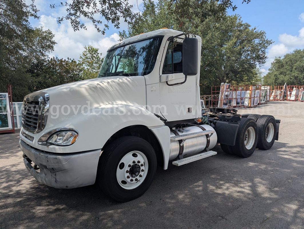 2006 Freightliner Columbia 120 T/A Truck Tractor