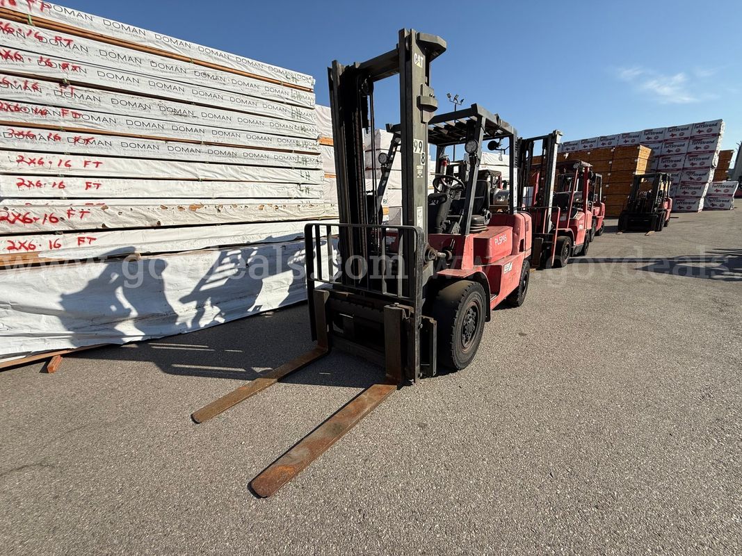 2005 Caterpillar GP40K1 Pneumatic Tire Forklift-Inoperable