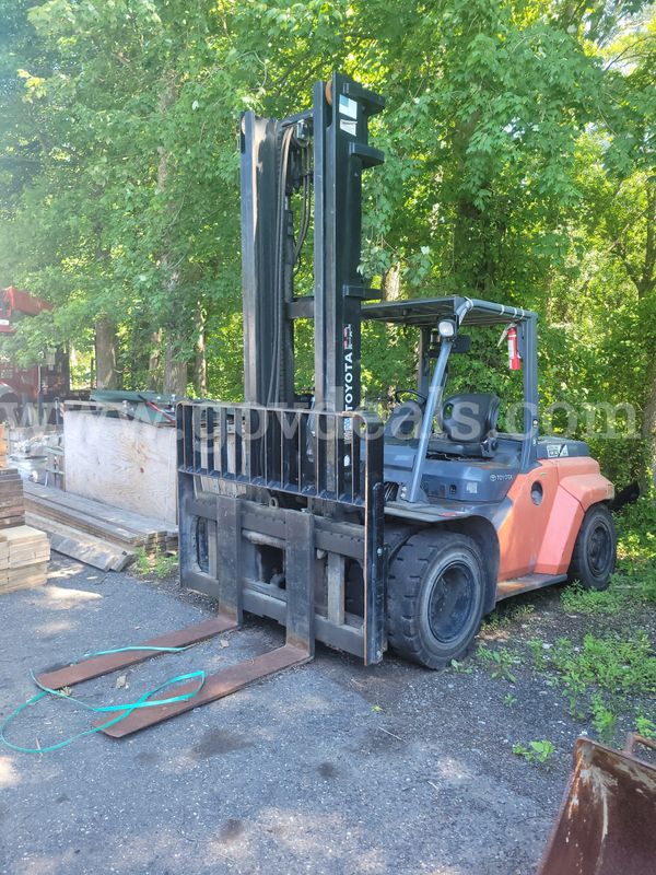 2015 Toyota 8FD60U Pneumatic Tire Forklift