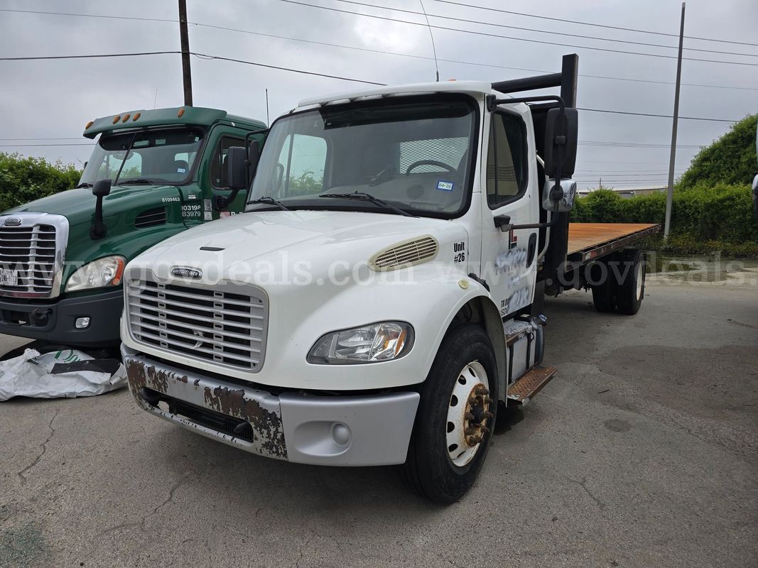 2014 Freightliner M2 106 S/A Flatbed Truck