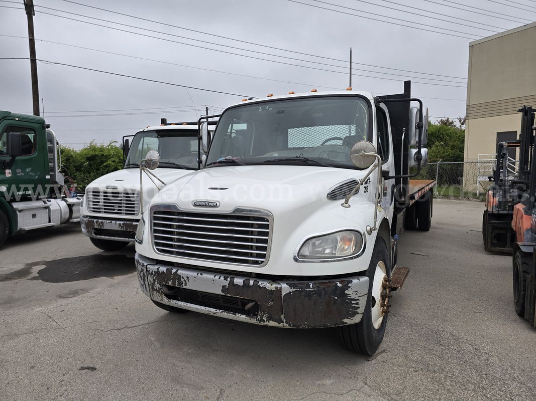 2014 Freightliner M2 106 S/A Flatbed Truck