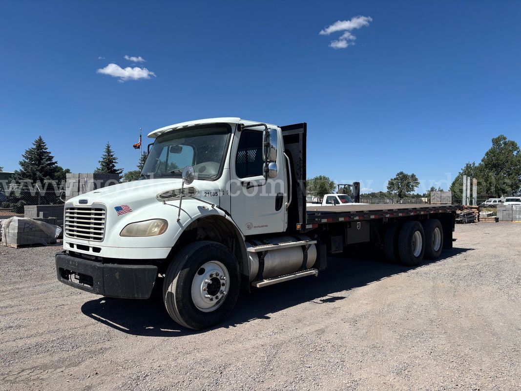 2013 Freightliner M2 106 T/A Flatbed Truck