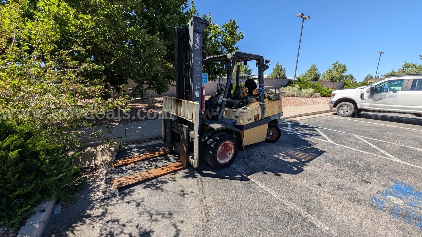 2004 Yale GDP11 Pneumatic Tire Forklift-Inoperable
