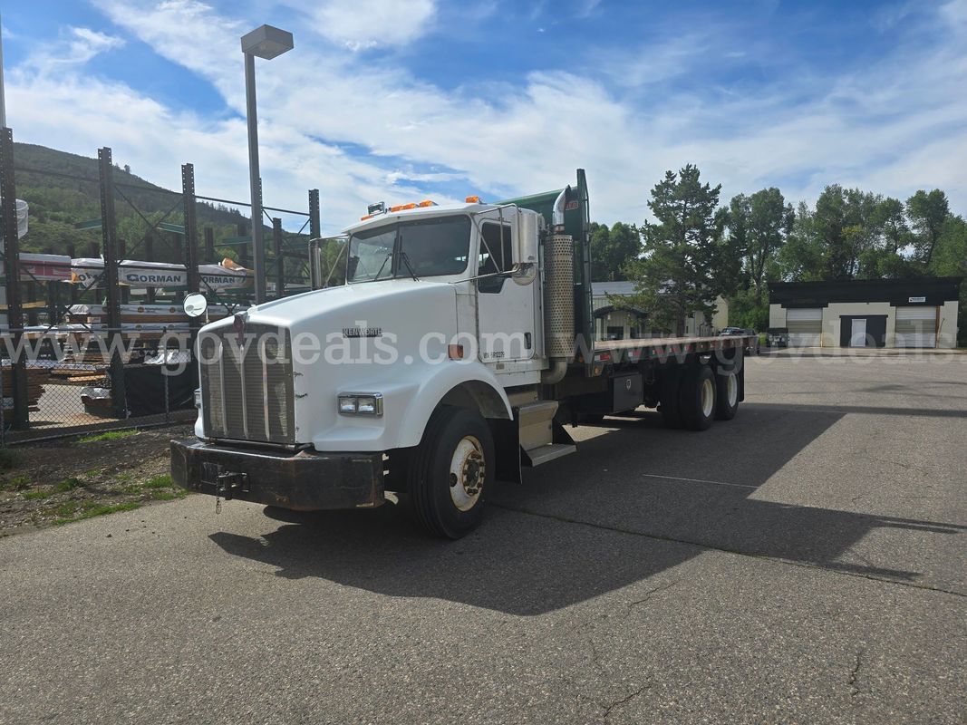 2006 Kenworth T800 T/A Flatbed Truck
