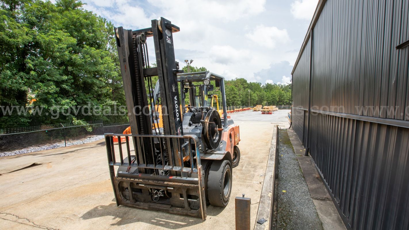 2014 Toyota 8FD45U Pneumatic Tire Forklift-Inoperable