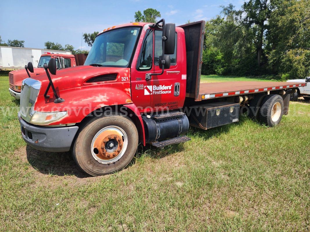 2006 International DuraStar 4300 SBA Flatbed-Inoperable
