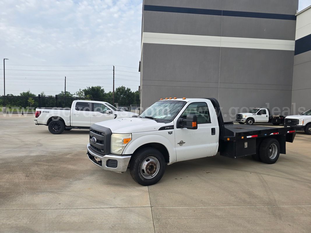 2014 Ford F-350 SD Flatbed Dually