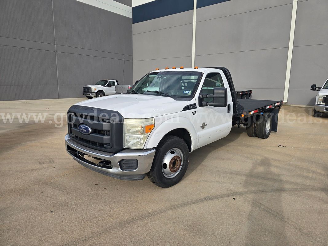2013 Ford F-350 SD Flatbed Dually