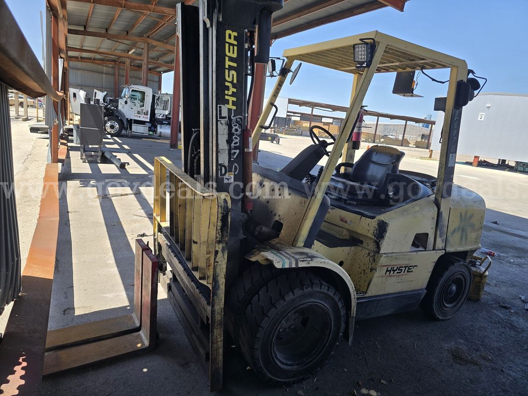 2006 Hyster H90XMS Pneumatic Tire Forklift-Inoperable