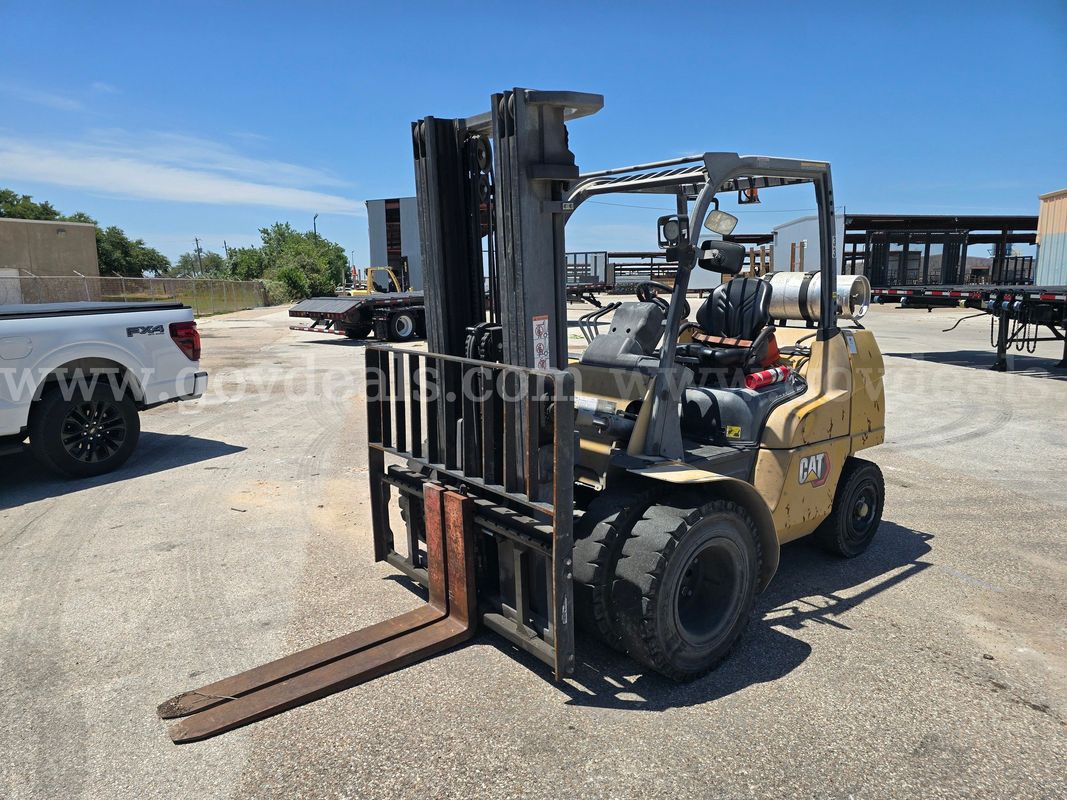 2019 Caterpillar GP40N Pneumatic Tire Forklift