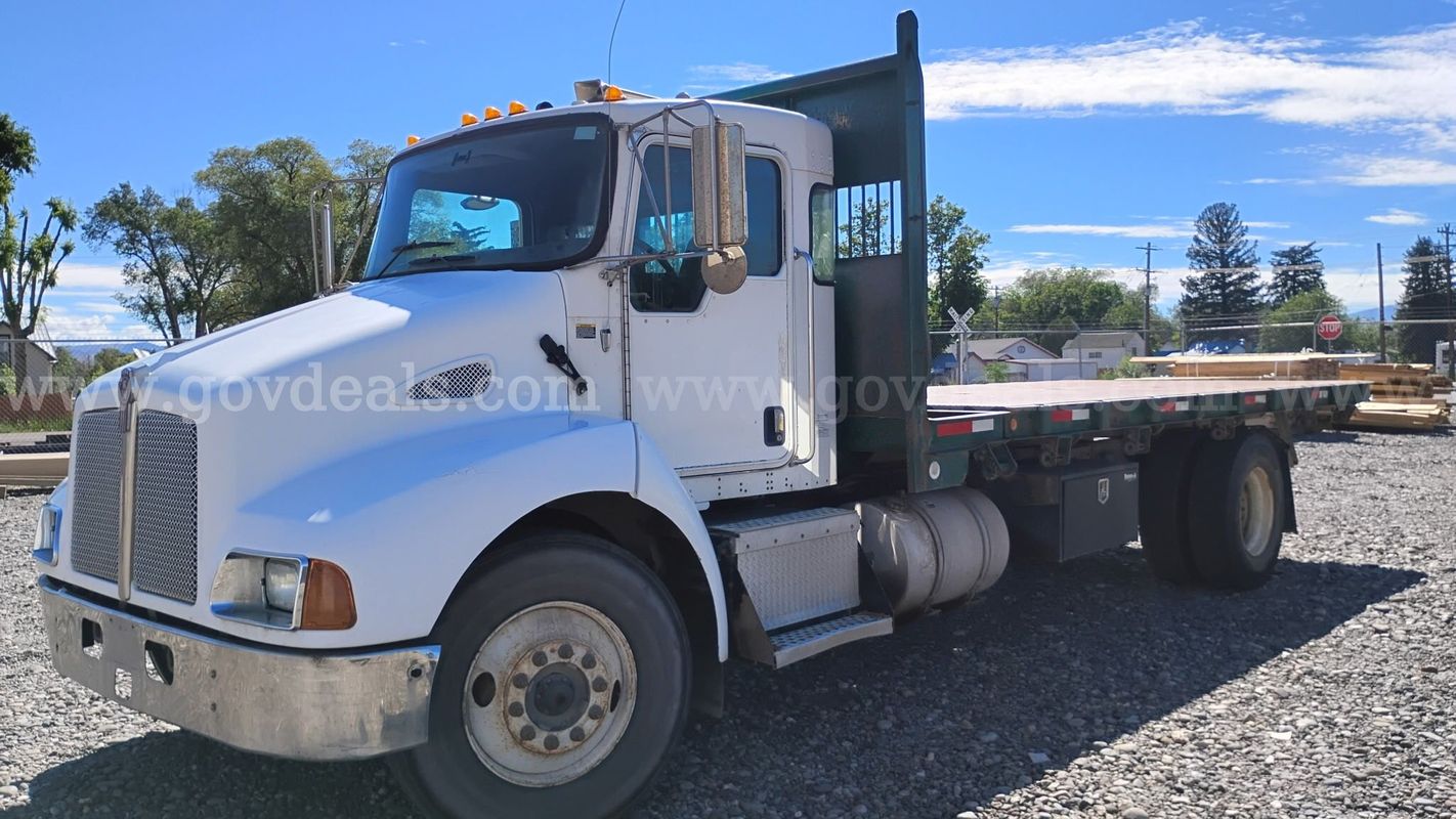 2007 Kenworth T300 S/A Dump Flatbed