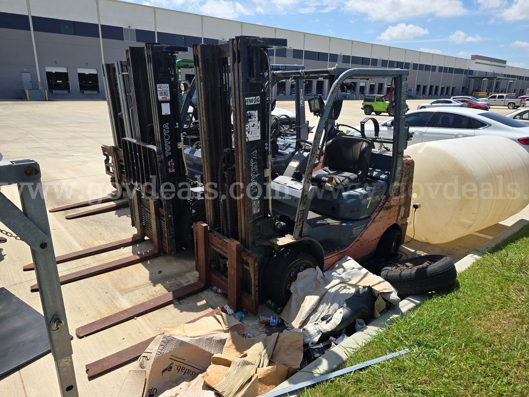 2012 Toyota 8FGCU30 Pneumatic Tire Forklift-Inoperable