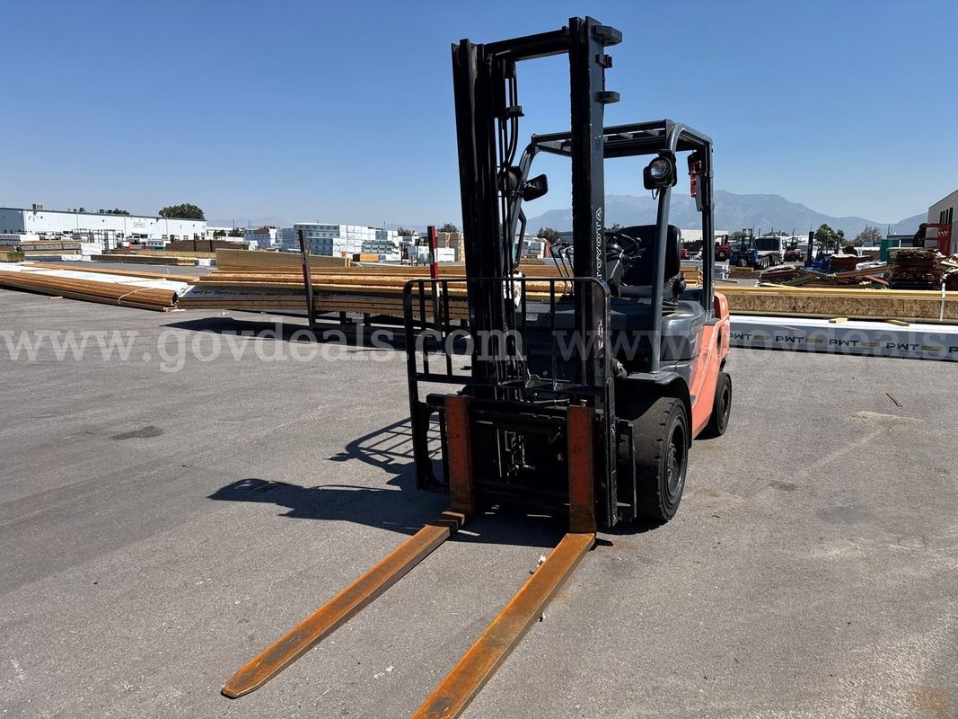 2007 Toyota 8FDU30 Pneumatic Tire Forklift