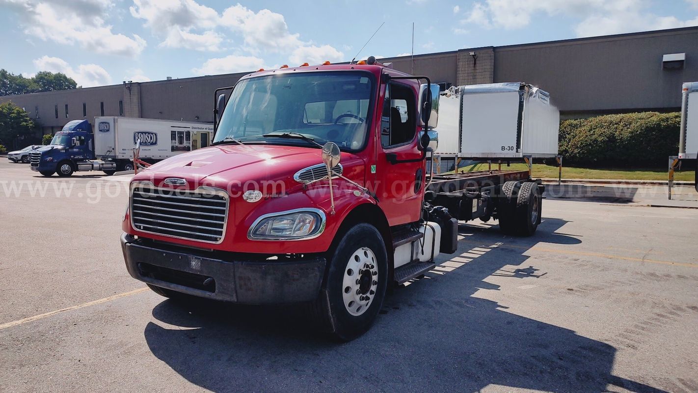 2015 Freightliner M2 106 S/A Demountable Truck