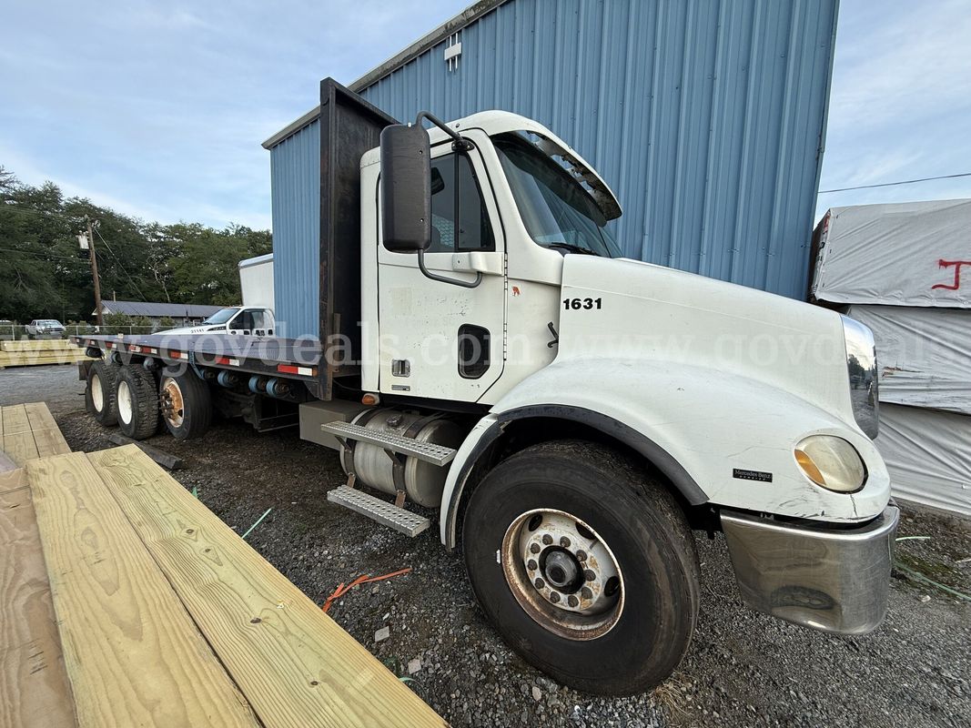 2007 Freightliner Columbia 112 Tri/A Flatbed Dump Truck-Inoperable