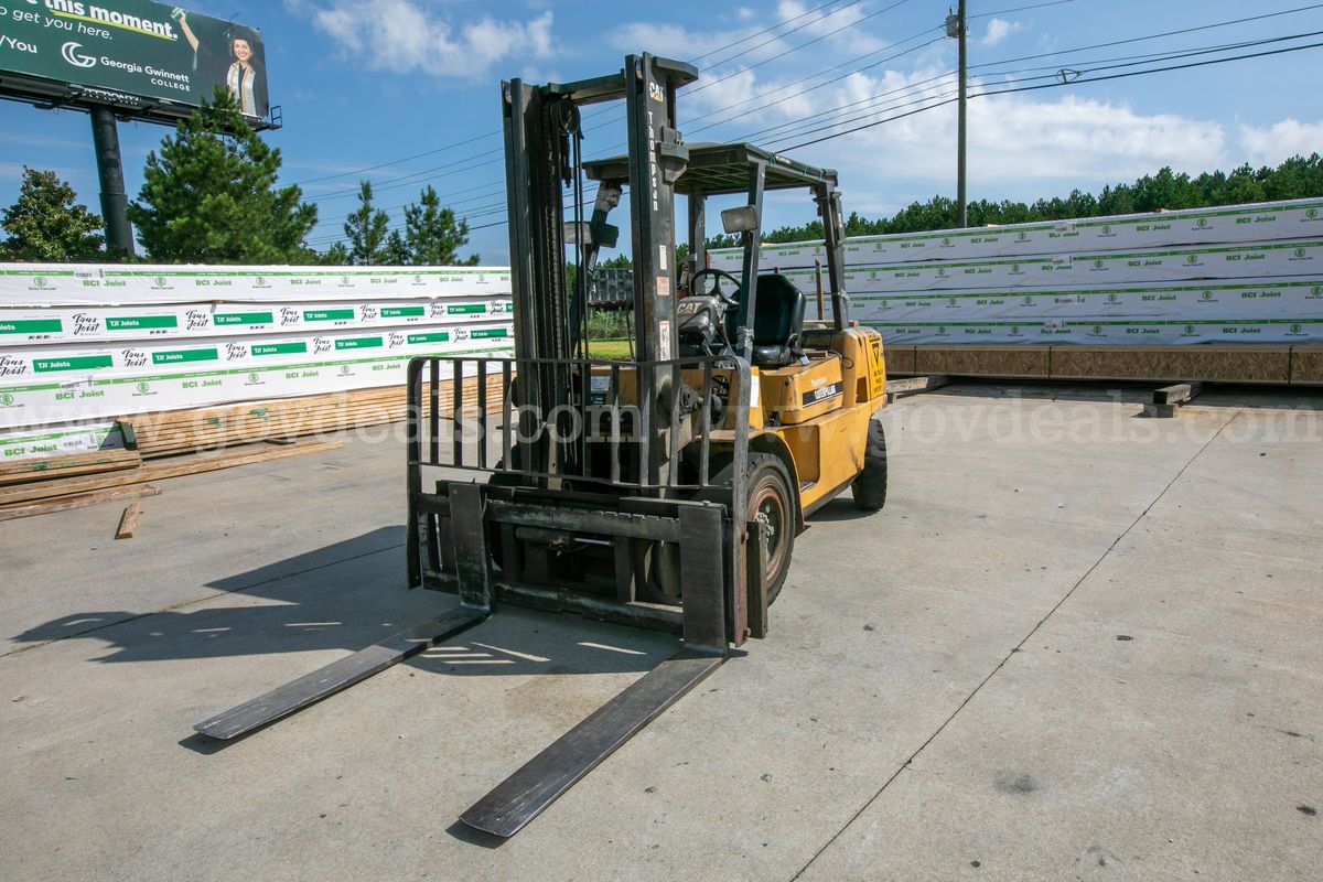2006 Caterpillar DP40KL1 Pneumatic Tire Forklift