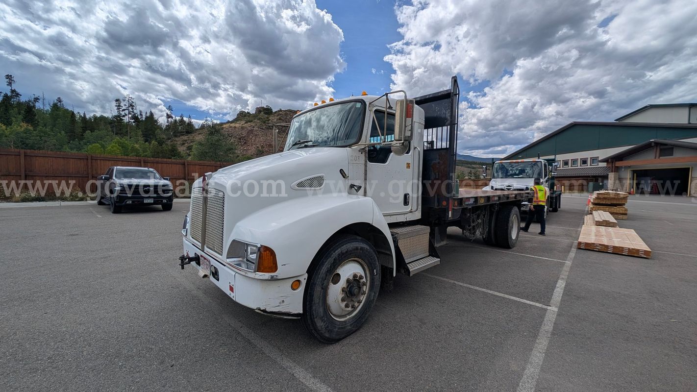 2006 Kenworth T300 Flatbed Truck