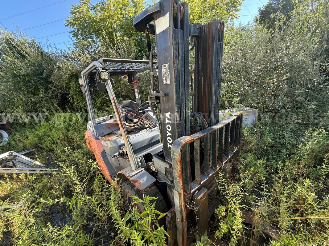 2014 Toyota 8FD35U Pneumatic Tire Forklift-Inoperable