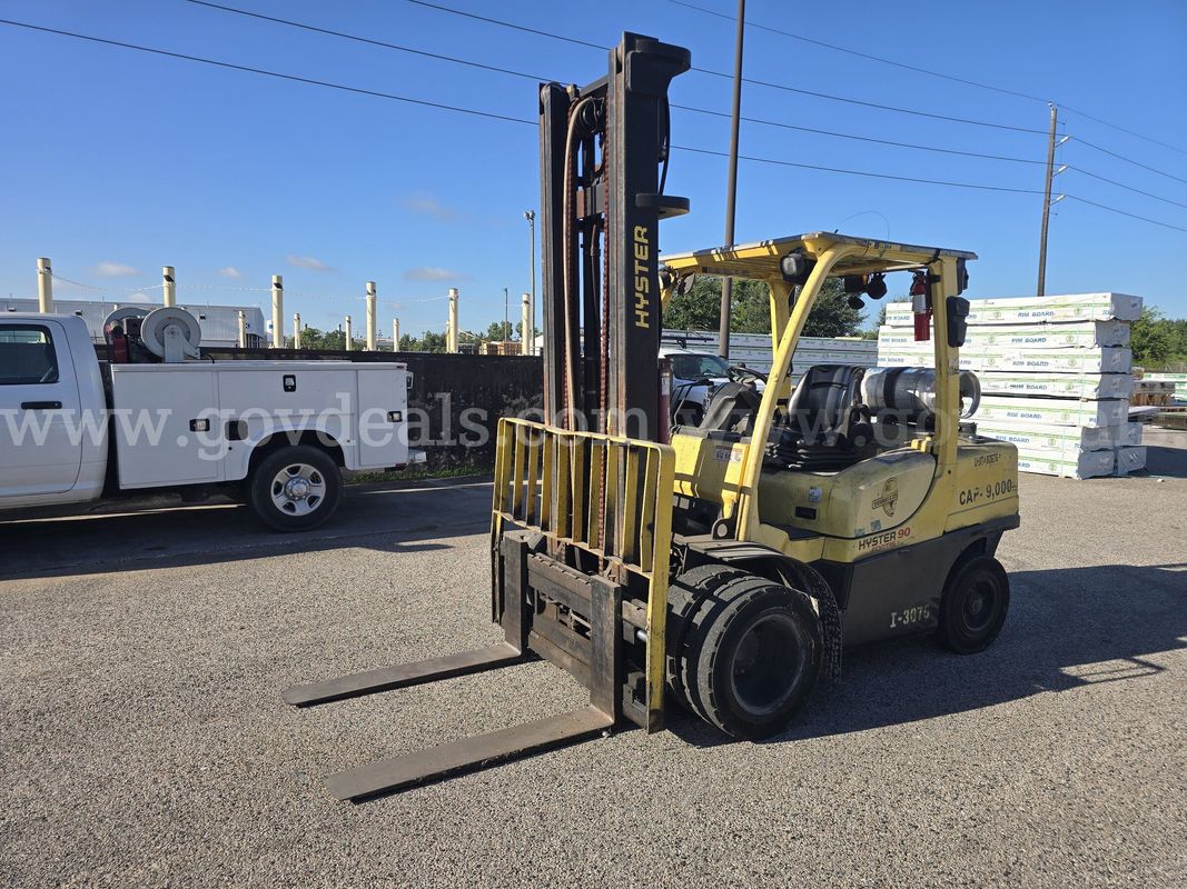 2014 Hyster H80FT Pneumatic Tire Forklift