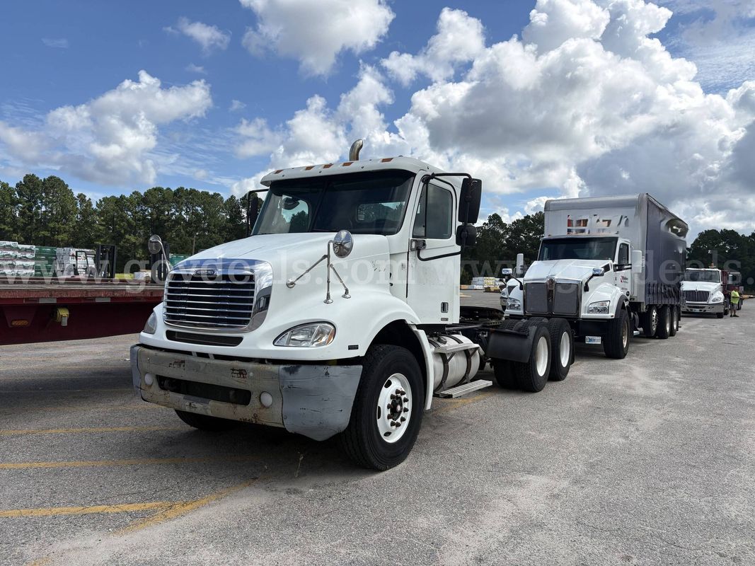 2005 Freightliner Columbia 112 T/A Truck Tractor -Inoperable
