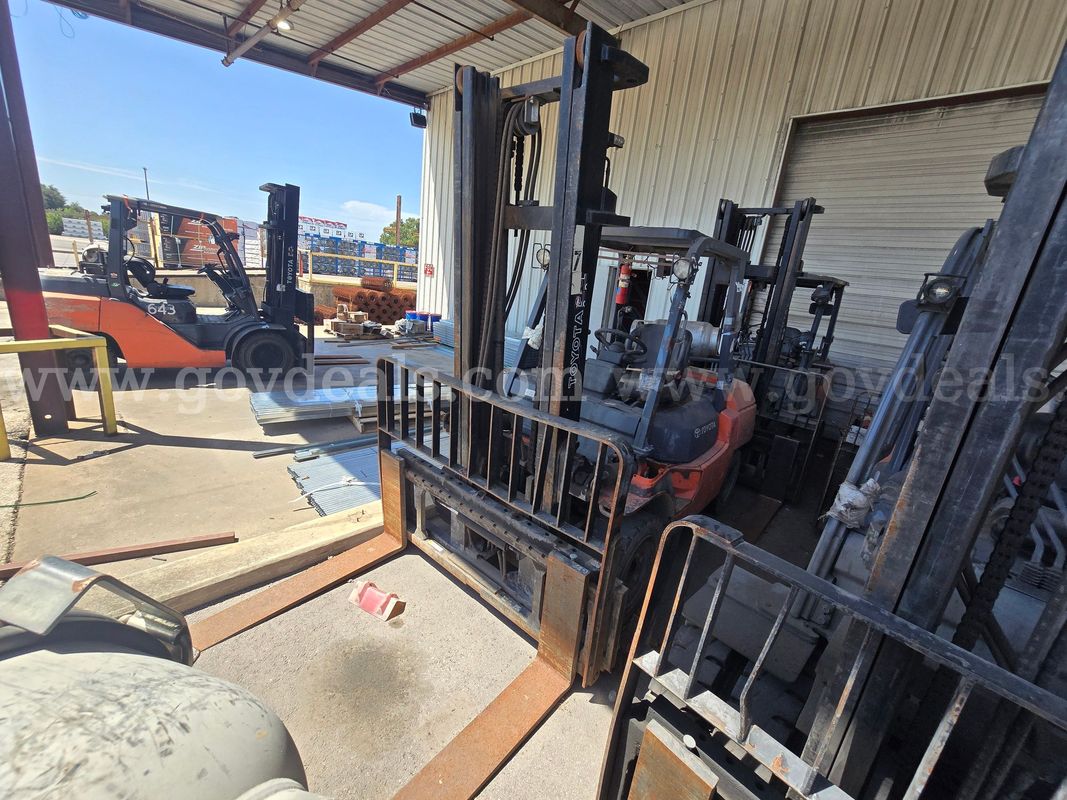 2013 Toyota 7FGU35 Pneumatic Tire Forklift-Inoperable
