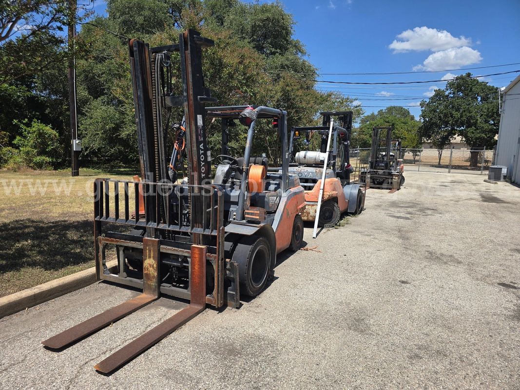 2017 Toyota 8FG40U Pneumatic Tire Forklift-Inoperable