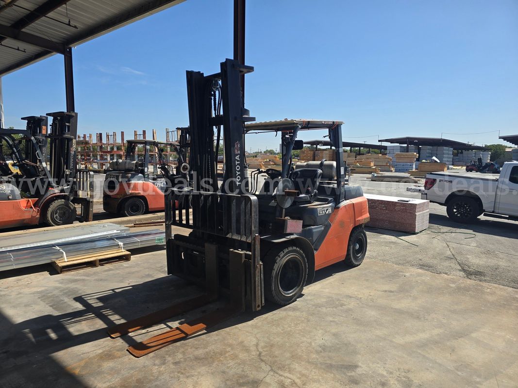 2017 Toyota 8FG40U Pneumatic Tire Forklift