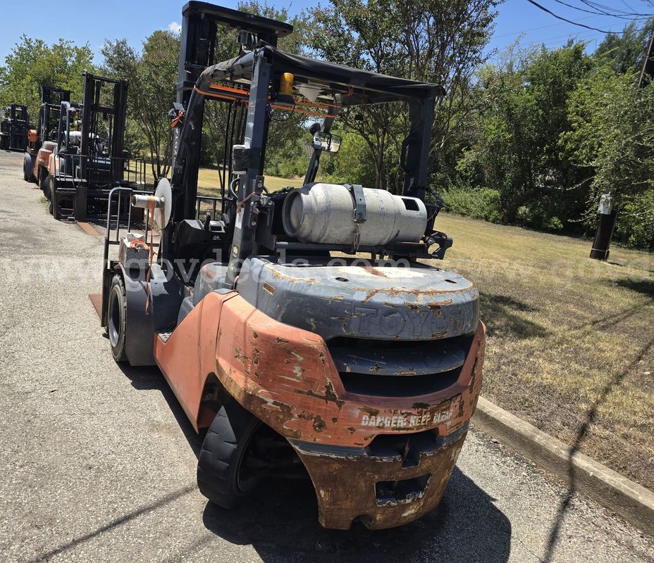 2014 Toyota 8FG35U Pneumatic Tire Forklift-Inoperable
