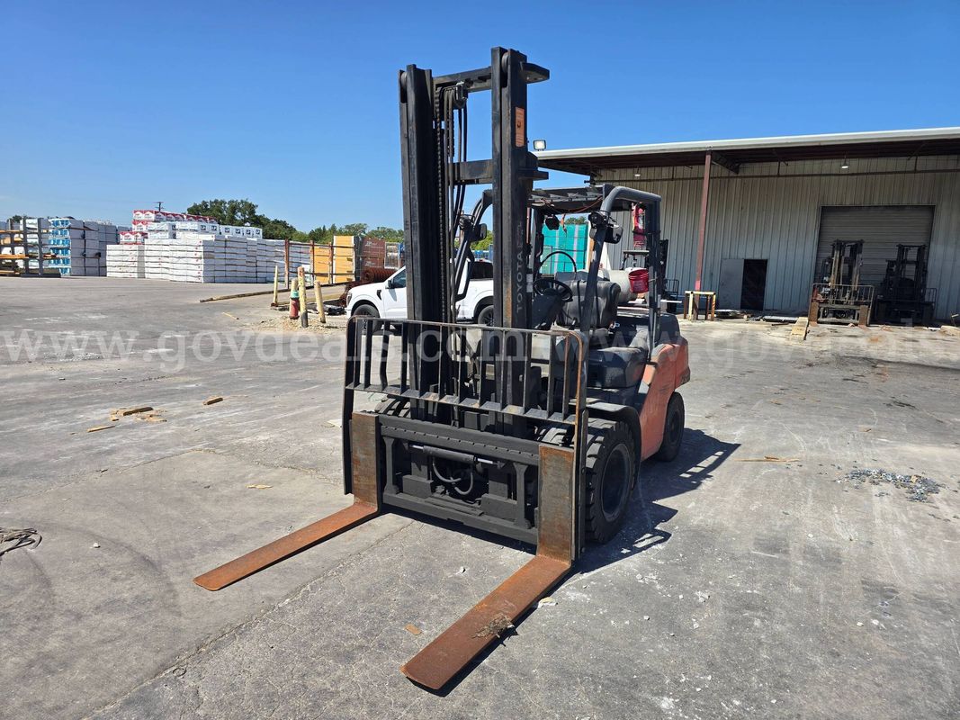 2017 Toyota 8FG40U Pneumatic Tire Forklift