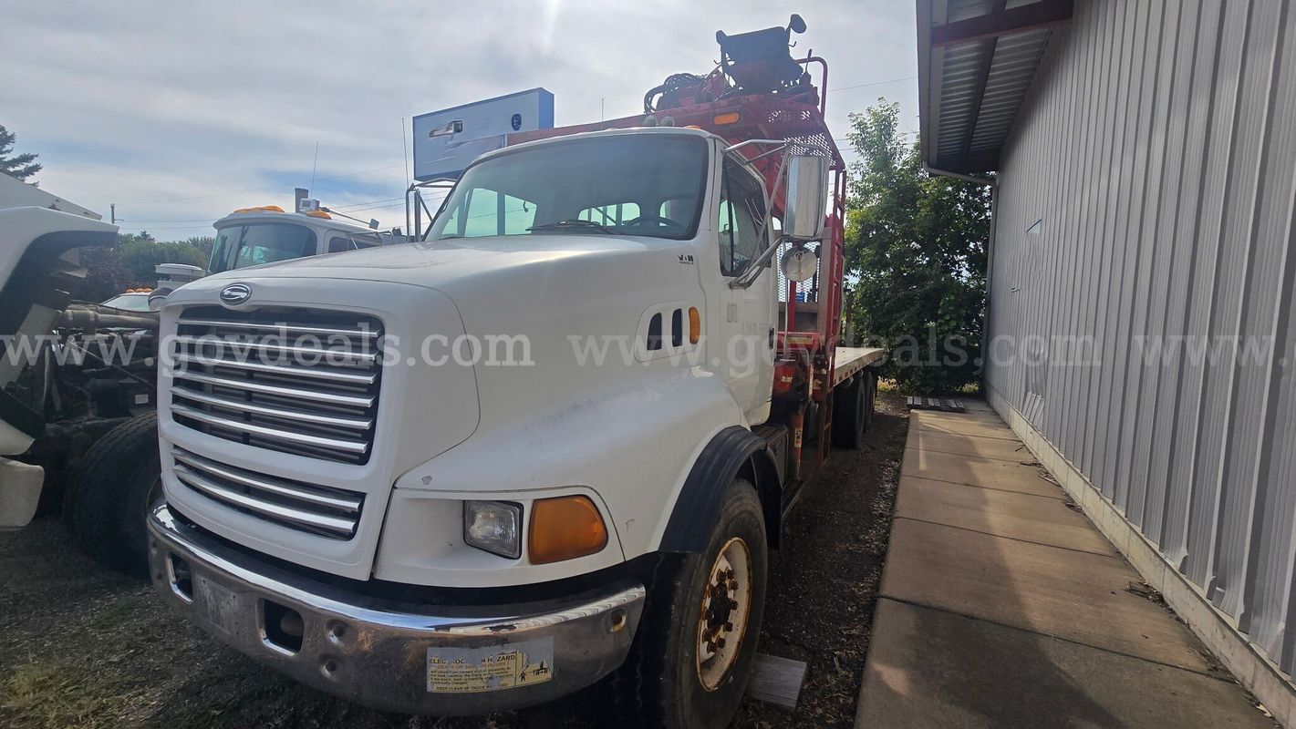 Fassi F300SE Drywall Crane Mtd on 1999 Sterling L9513 Tri/A Flatbed -Inoperable
