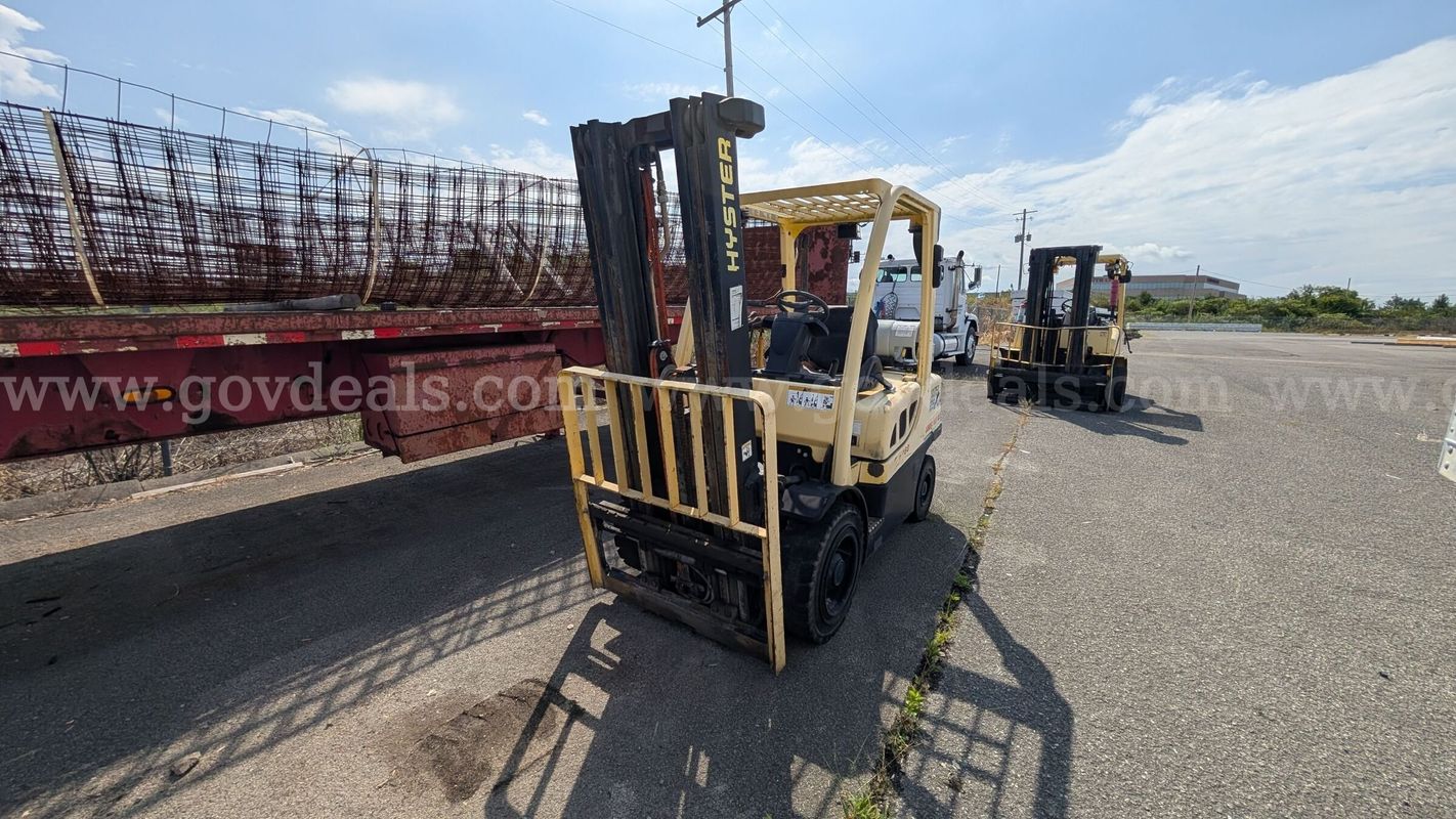 2007 Hyster H60FT Pneumatic Tire Forklift -Inoperable