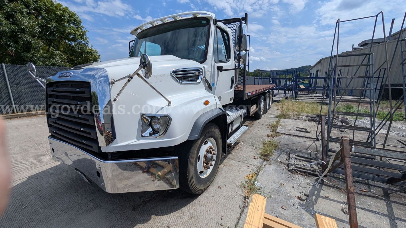 2014 Freightliner 114SD Tri/A Flatbed Truck