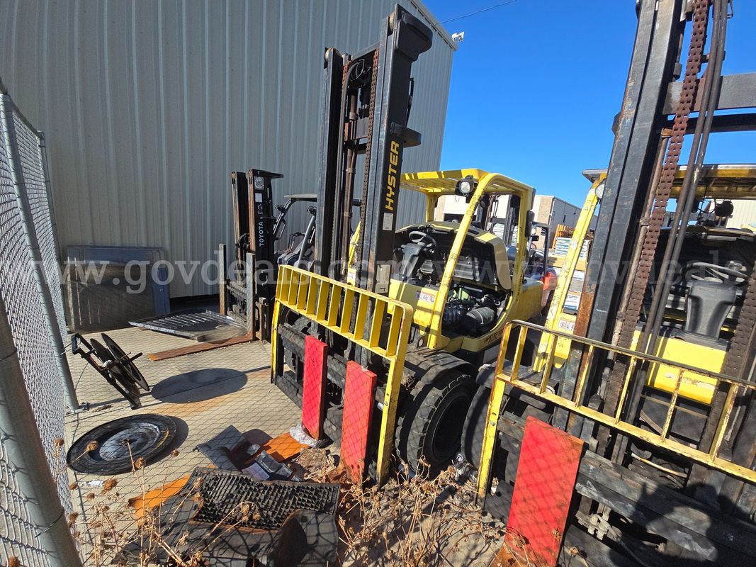 2018 Hyster H100FT Pneumatic Tire Forklift -Inoperable